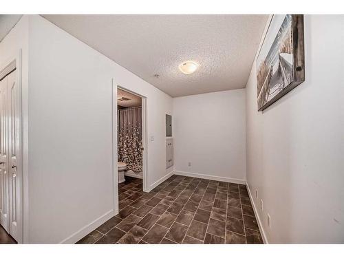 4117-403 Mackenzie Way Sw, Airdrie, AB - Indoor Photo Showing Other Room
