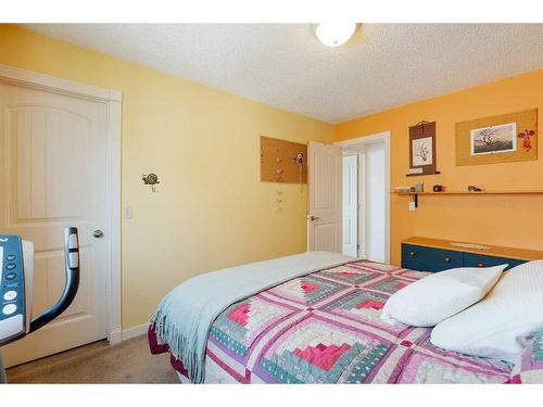 17 Ranch Glen Drive Nw, Calgary, AB - Indoor Photo Showing Bedroom
