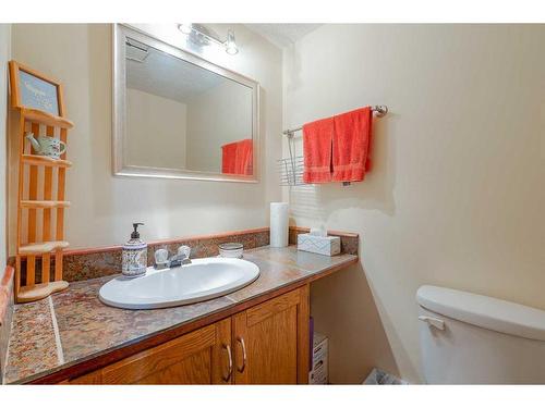 17 Ranch Glen Drive Nw, Calgary, AB - Indoor Photo Showing Bathroom