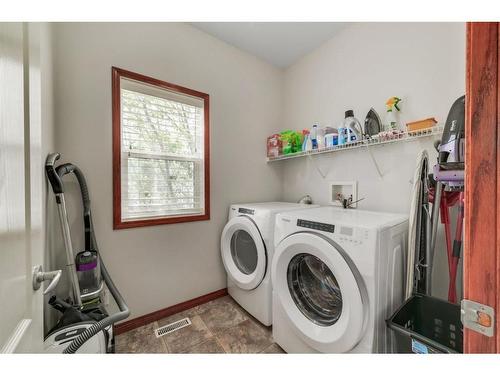 224 Hawkmere View, Chestermere, AB - Indoor Photo Showing Laundry Room