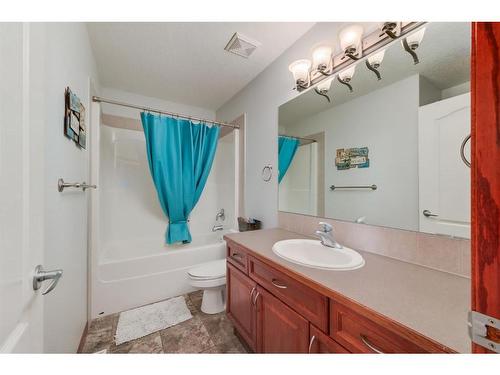 224 Hawkmere View, Chestermere, AB - Indoor Photo Showing Bathroom