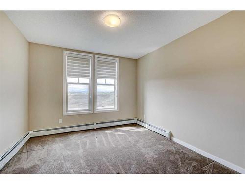 306-207 Sunset Drive, Cochrane, AB - Indoor Photo Showing Other Room