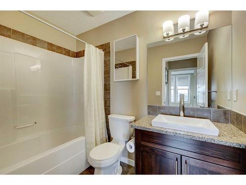 306-207 Sunset Drive, Cochrane, AB - Indoor Photo Showing Bathroom