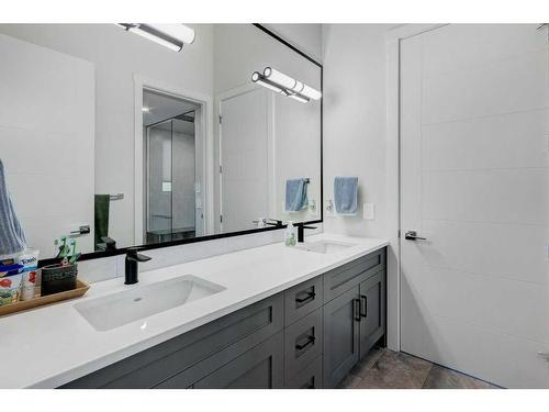 10, 20 --274172 112 Street West, Rural Foothills County, AB - Indoor Photo Showing Bathroom