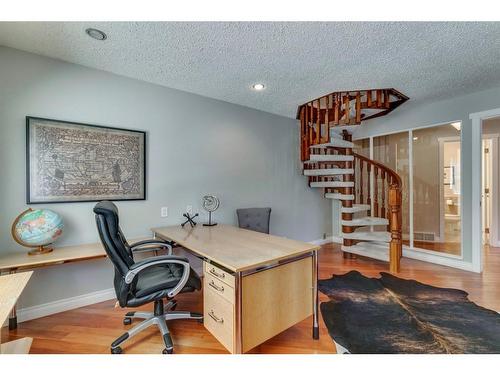 395 Canterville Drive Sw, Calgary, AB - Indoor Photo Showing Office