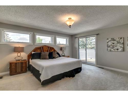 395 Canterville Drive Sw, Calgary, AB - Indoor Photo Showing Bedroom