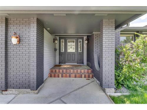 395 Canterville Drive Sw, Calgary, AB - Outdoor