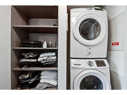2510-930 6 Avenue Sw, Calgary, AB - Indoor Photo Showing Laundry Room
