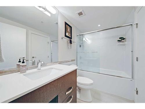2510-930 6 Avenue Sw, Calgary, AB - Indoor Photo Showing Bathroom