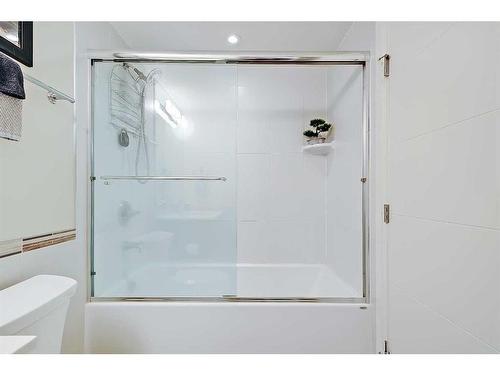 2510-930 6 Avenue Sw, Calgary, AB - Indoor Photo Showing Bathroom