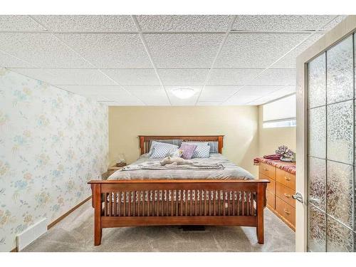 5945 Park Meadows Crescent, Olds, AB - Indoor Photo Showing Bedroom