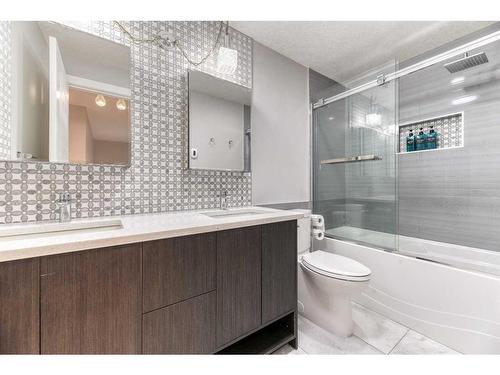 163 Malibou Road Sw, Calgary, AB - Indoor Photo Showing Bathroom