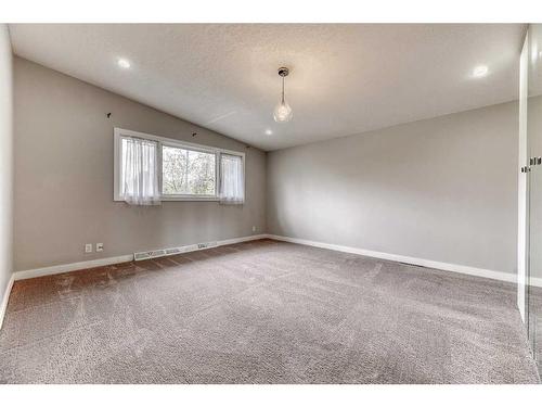 163 Malibou Road Sw, Calgary, AB - Indoor Photo Showing Other Room