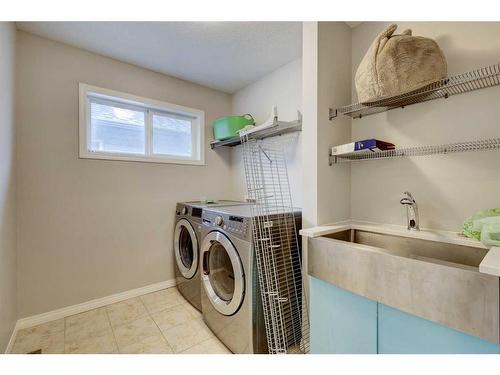 215 Kincora Glen Mews Nw, Calgary, AB - Indoor Photo Showing Laundry Room