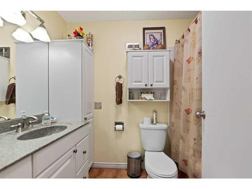 15 Arlington Bay Se, Calgary, AB - Indoor Photo Showing Bathroom