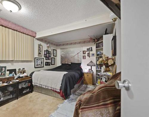 15 Arlington Bay Se, Calgary, AB - Indoor Photo Showing Bedroom