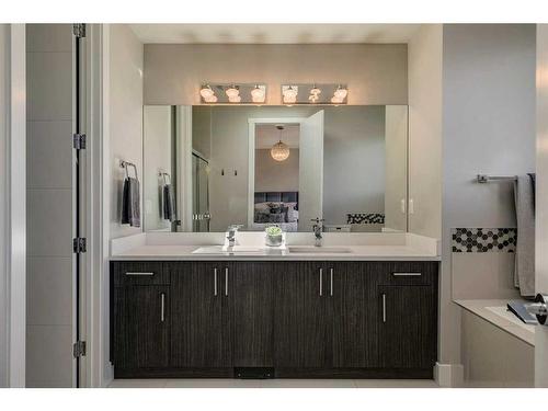 4620 82 Street Nw, Calgary, AB - Indoor Photo Showing Bathroom