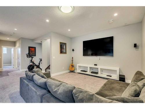 4620 82 Street Nw, Calgary, AB - Indoor Photo Showing Living Room