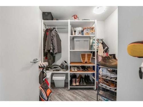 214-510 Edmonton Trail Ne, Calgary, AB - Indoor With Storage