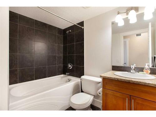 430-500 Rocky Vista Gardens Nw, Calgary, AB - Indoor Photo Showing Bathroom