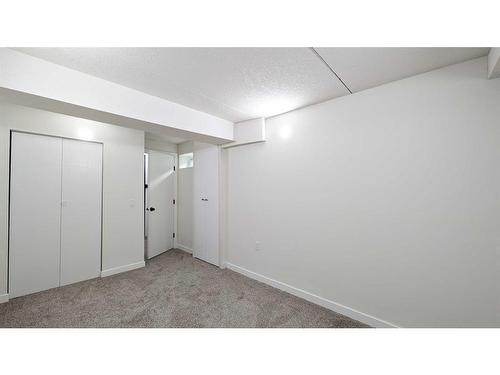 11377 Braeside Drive Sw, Calgary, AB - Indoor Photo Showing Bathroom