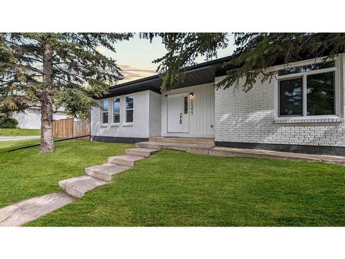 11377 Braeside Drive Sw, Calgary, AB - Outdoor