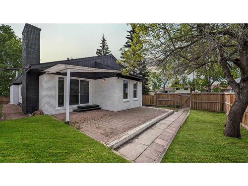 11377 Braeside Drive Sw, Calgary, AB - Outdoor With Exterior