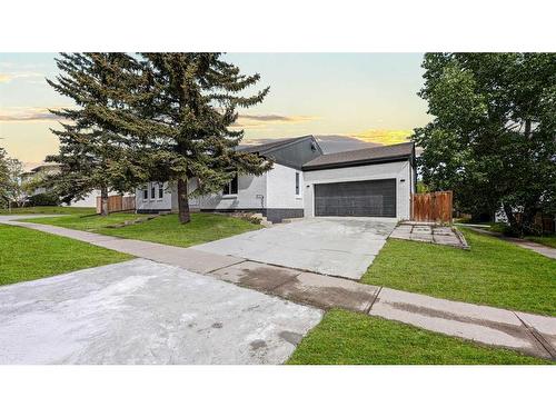 11377 Braeside Drive Sw, Calgary, AB - Outdoor