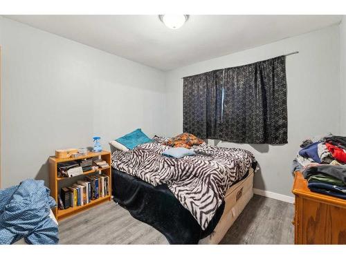 2029 38 Street Se, Calgary, AB - Indoor Photo Showing Bedroom