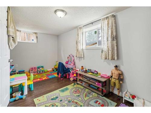 2029 38 Street Se, Calgary, AB - Indoor Photo Showing Other Room