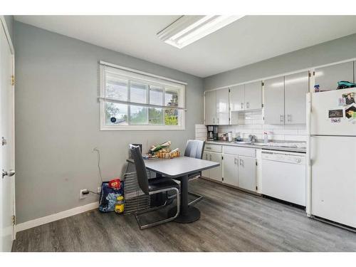 2029 38 Street Se, Calgary, AB - Indoor Photo Showing Kitchen With Double Sink