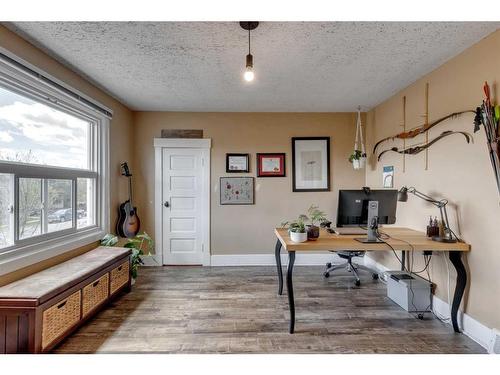 1910 Bowness Road Nw, Calgary, AB - Indoor Photo Showing Office
