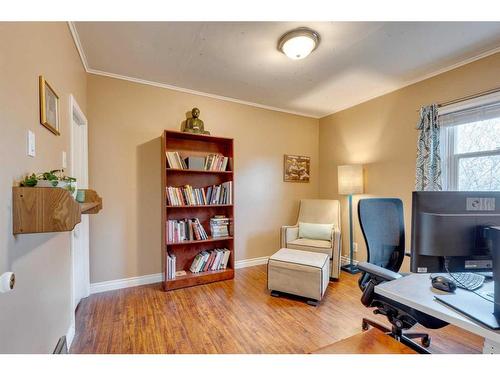 1910 Bowness Road Nw, Calgary, AB - Indoor Photo Showing Office