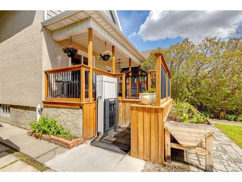 1910 Bowness Road Nw, Calgary, AB - Outdoor