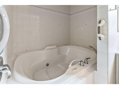 411 Lineham Acres Bay Nw, High River, AB - Indoor Photo Showing Bathroom