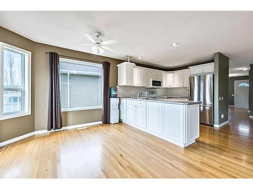 411 Lineham Acres Bay Nw, High River, AB - Indoor Photo Showing Kitchen