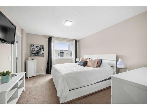 504-218 Sherwood Square Nw, Calgary, AB - Indoor Photo Showing Bedroom