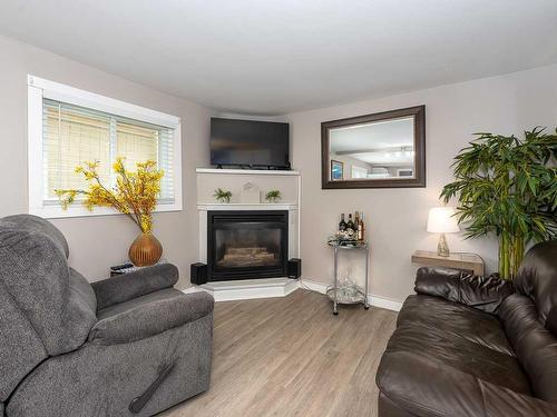 726 21 Avenue Nw, Calgary, AB - Indoor Photo Showing Living Room With Fireplace