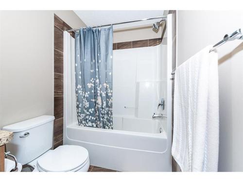 67 Masters Link Se, Calgary, AB - Indoor Photo Showing Bathroom