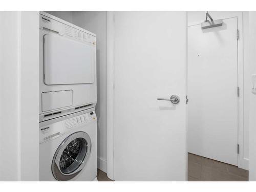 1805-433 11 Avenue Se, Calgary, AB - Indoor Photo Showing Laundry Room