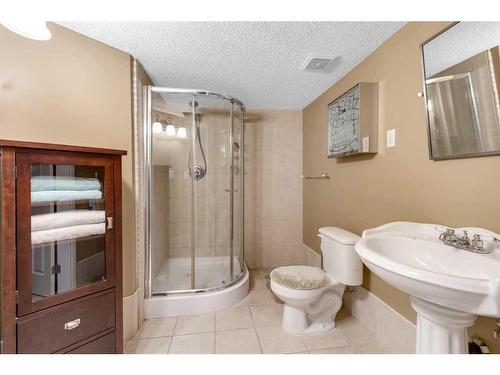 470 Millrise Square Sw, Calgary, AB - Indoor Photo Showing Bathroom
