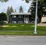 4924 40 Avenue NW Calgary, AB T3A 2P1