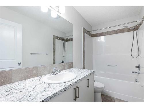 32 Walden Green Se, Calgary, AB - Indoor Photo Showing Bathroom