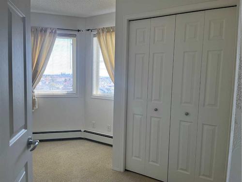 #2307-950 Arbour Lake Road Nw, Calgary, AB - Indoor Photo Showing Other Room