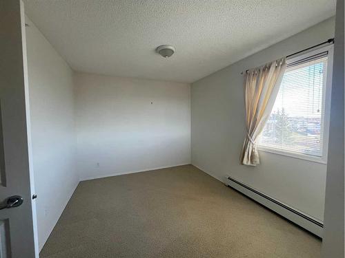 #2307-950 Arbour Lake Road Nw, Calgary, AB - Indoor Photo Showing Other Room