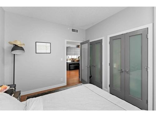 501-530 12 Avenue Sw, Calgary, AB - Indoor Photo Showing Bedroom