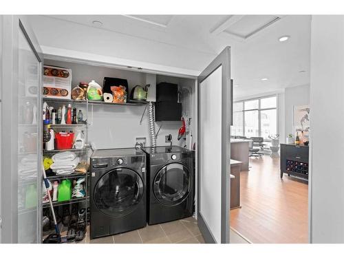501-530 12 Avenue Sw, Calgary, AB - Indoor Photo Showing Laundry Room