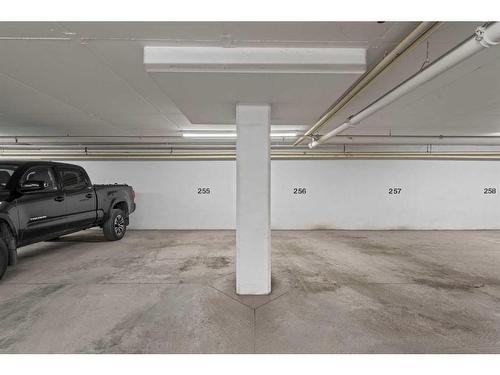501-530 12 Avenue Sw, Calgary, AB - Indoor Photo Showing Garage