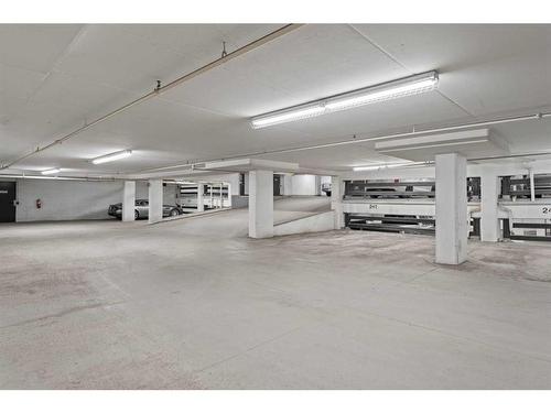 501-530 12 Avenue Sw, Calgary, AB - Indoor Photo Showing Garage