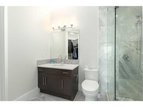 256 Aspen Summit Heath Sw, Calgary, AB - Indoor Photo Showing Bathroom